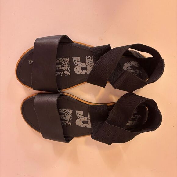 Sorel Black Leather Criss Cross Strap Flat Sandals Women's 7.5 - Picture 1 of 9